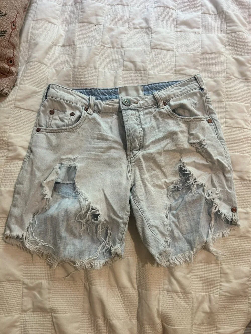 One Teaspoon Frankies low waist long length distressed denim shorts 🤍